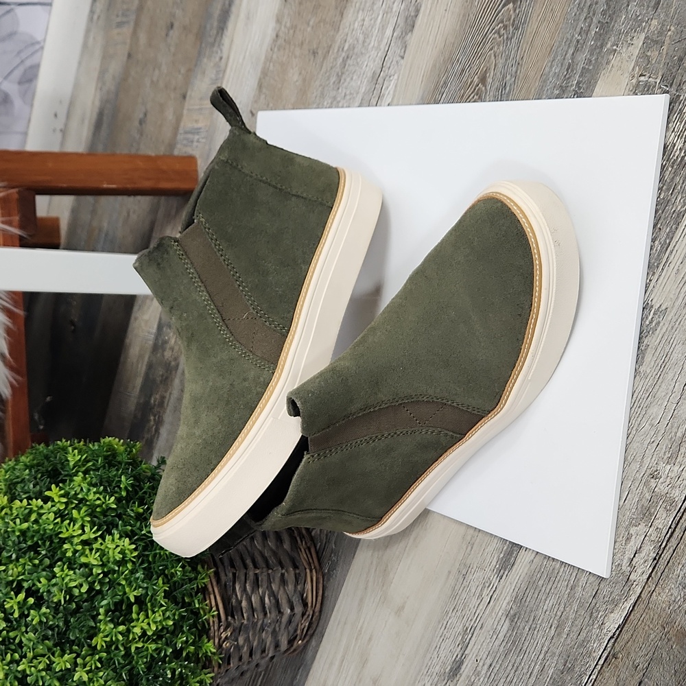 TOMS Bryce Olive Green Suede Slip-On Ankle Boots - Picture 3 of 8